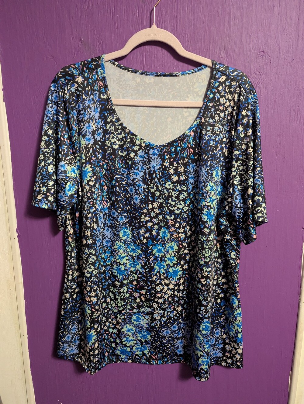 17. Black Blue Pink Floral StretchShort Sleeve Top XXL 16 18 - Picture 1 of 3